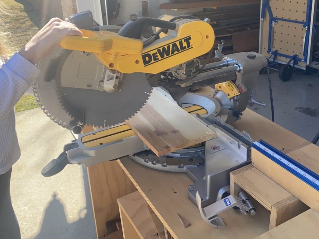 sliding compound miter saw