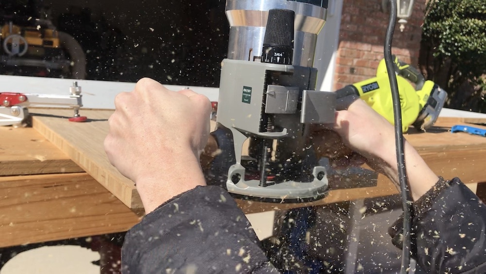 Cutting board handle groove