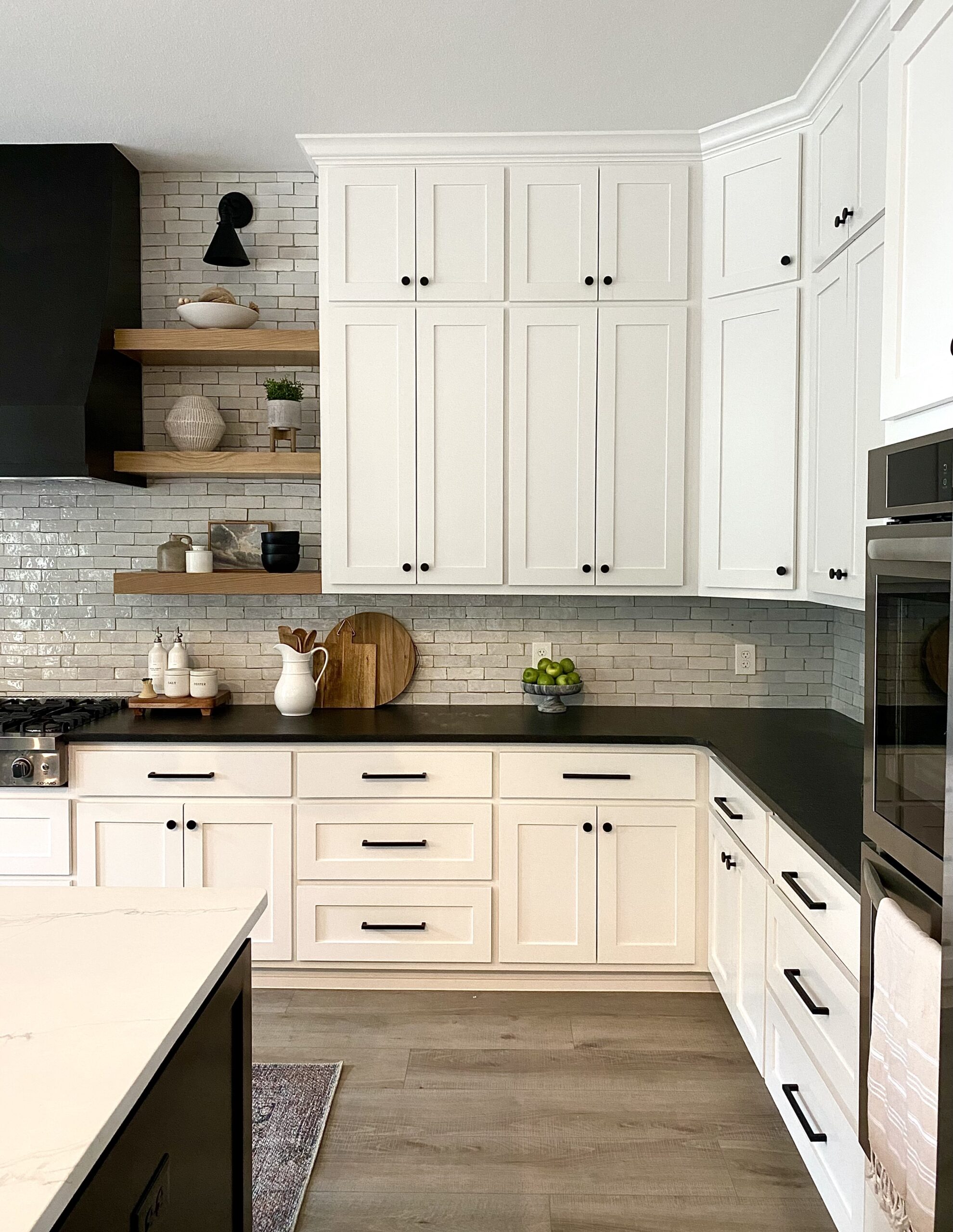 Kitchen Cabinet Hardware: Where to Put Knobs and Handles