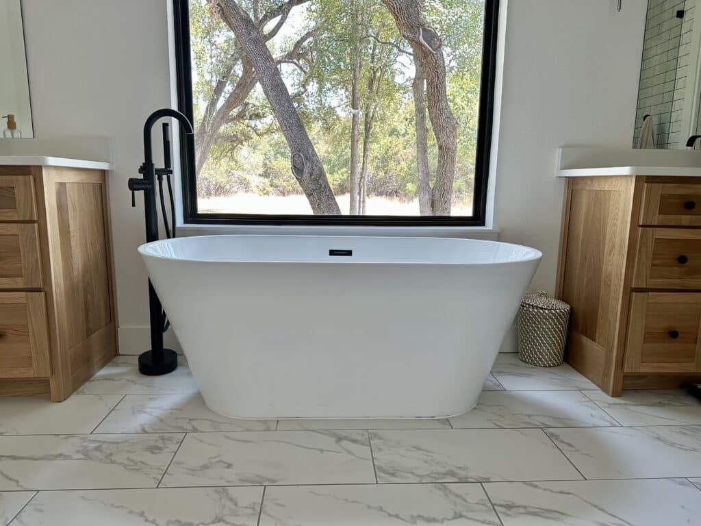 free standing master bathroom tub