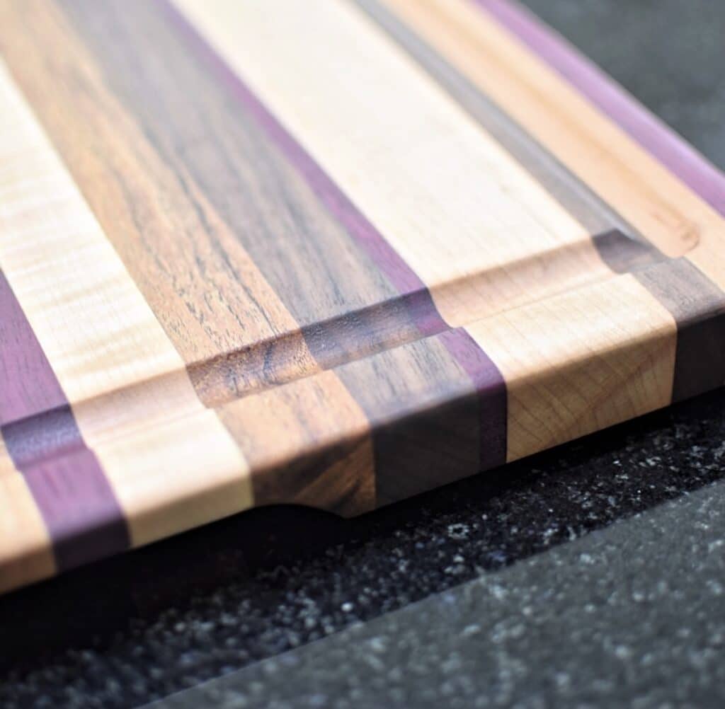 cutting board with many types of wood