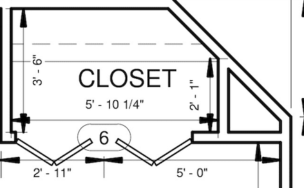 floor plan of reach in closet with bifold doors