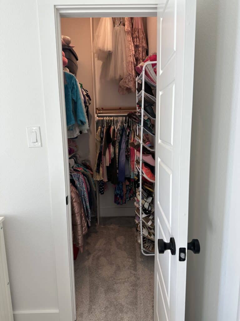 opening of bedroom walk in closet small